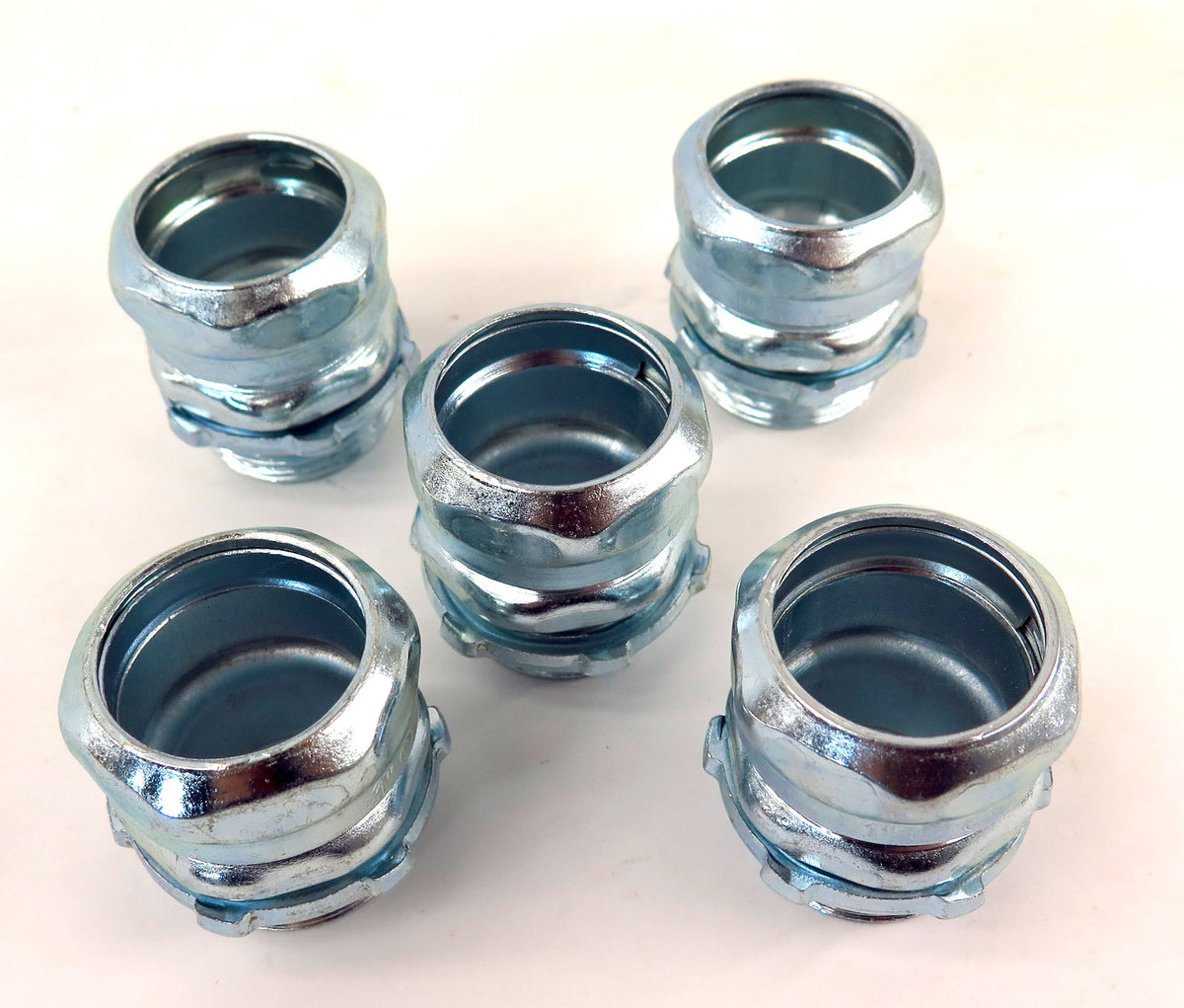 Thomas & Betts CI5608 EMT Compression Fitting Connector 1" Steel (5) - Advance Operations