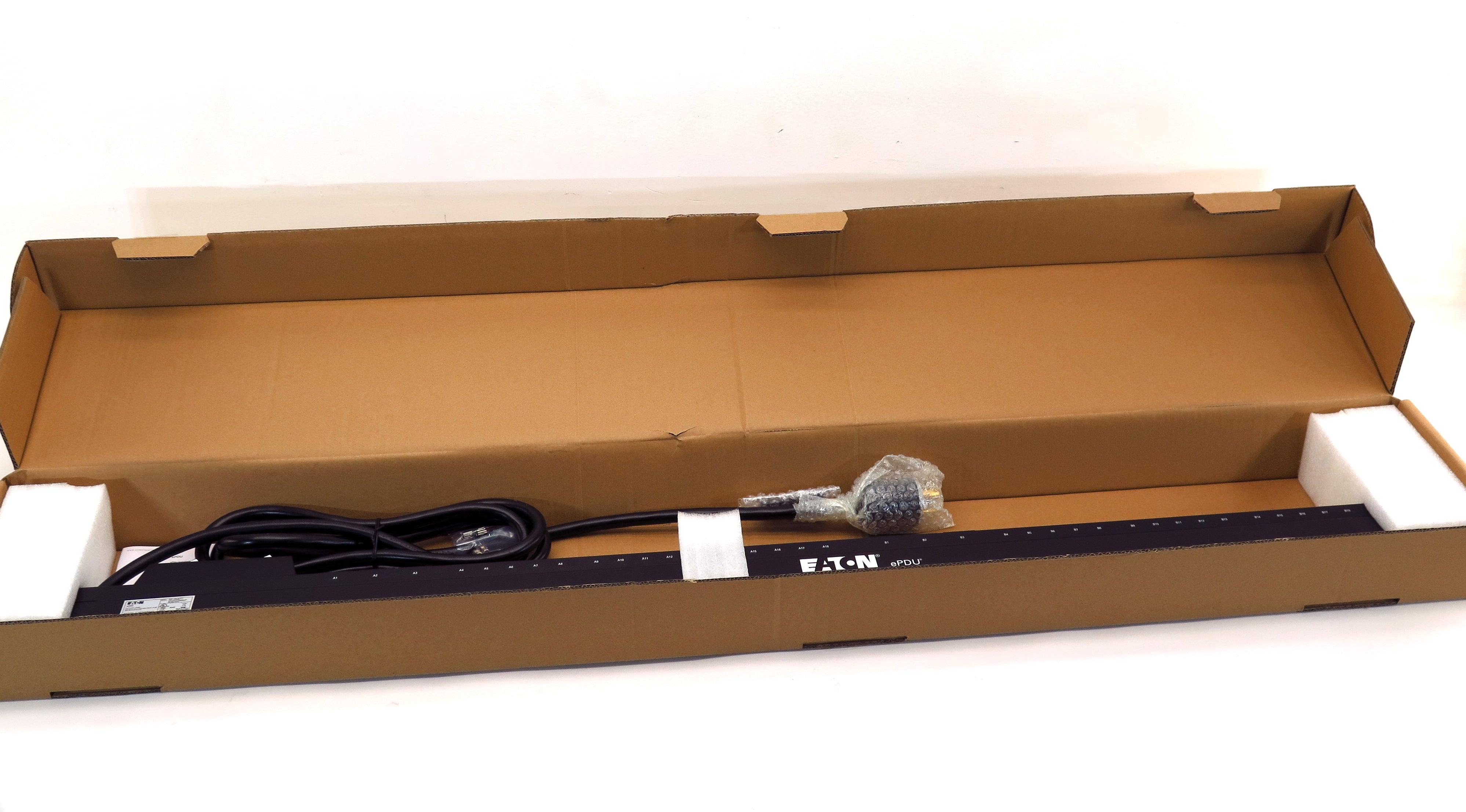 Eaton Basic rack PDU ePBZ80 24A In: L6-30P  OUT: 30xC13+6xC19 4.99KW 200-250V - Advance Operations