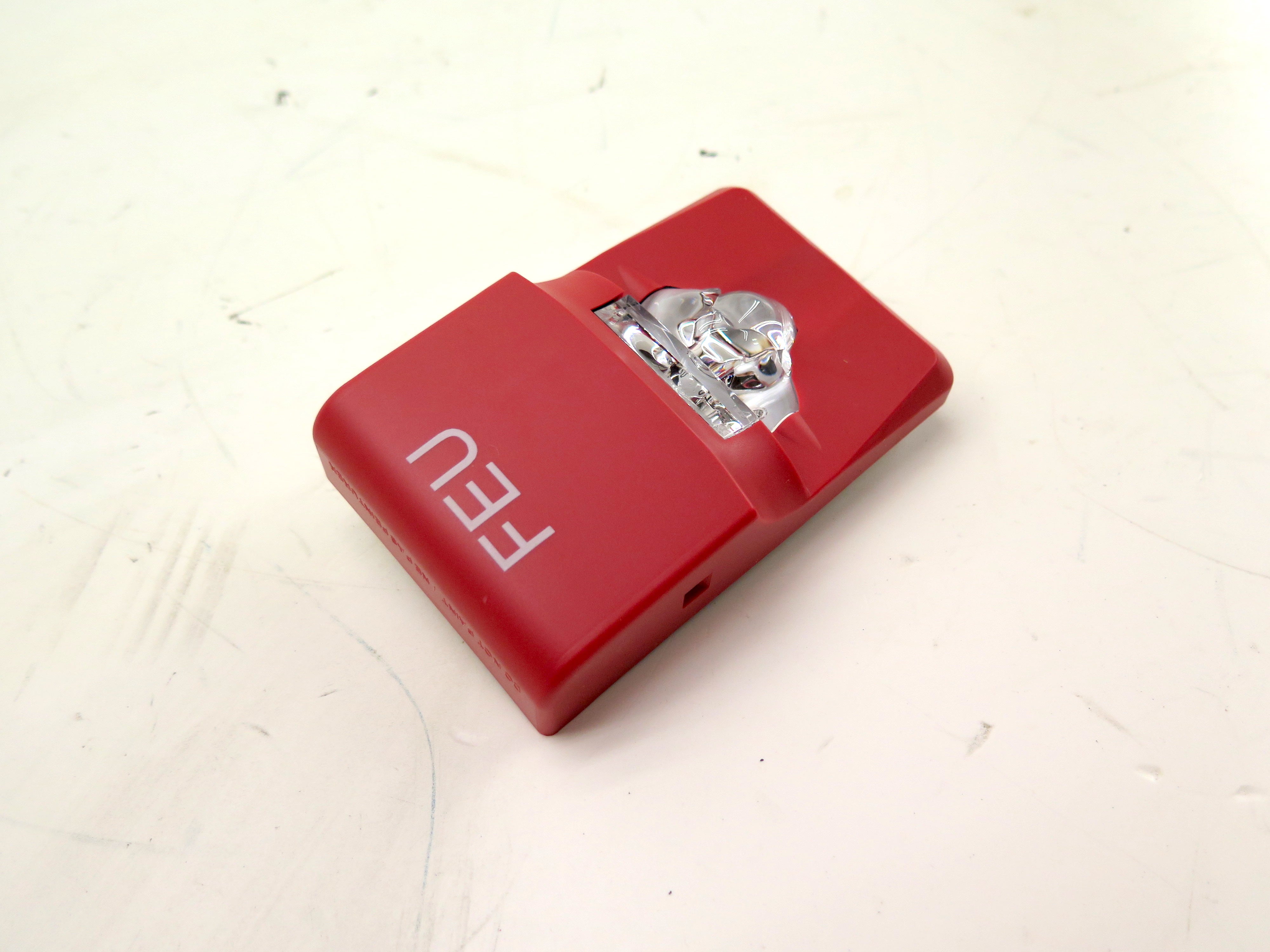 Edwards G1VRF-FR Compact Wall Strobe 15-75CD RED FIRE/FEU ( French) Marking - Advance Operations