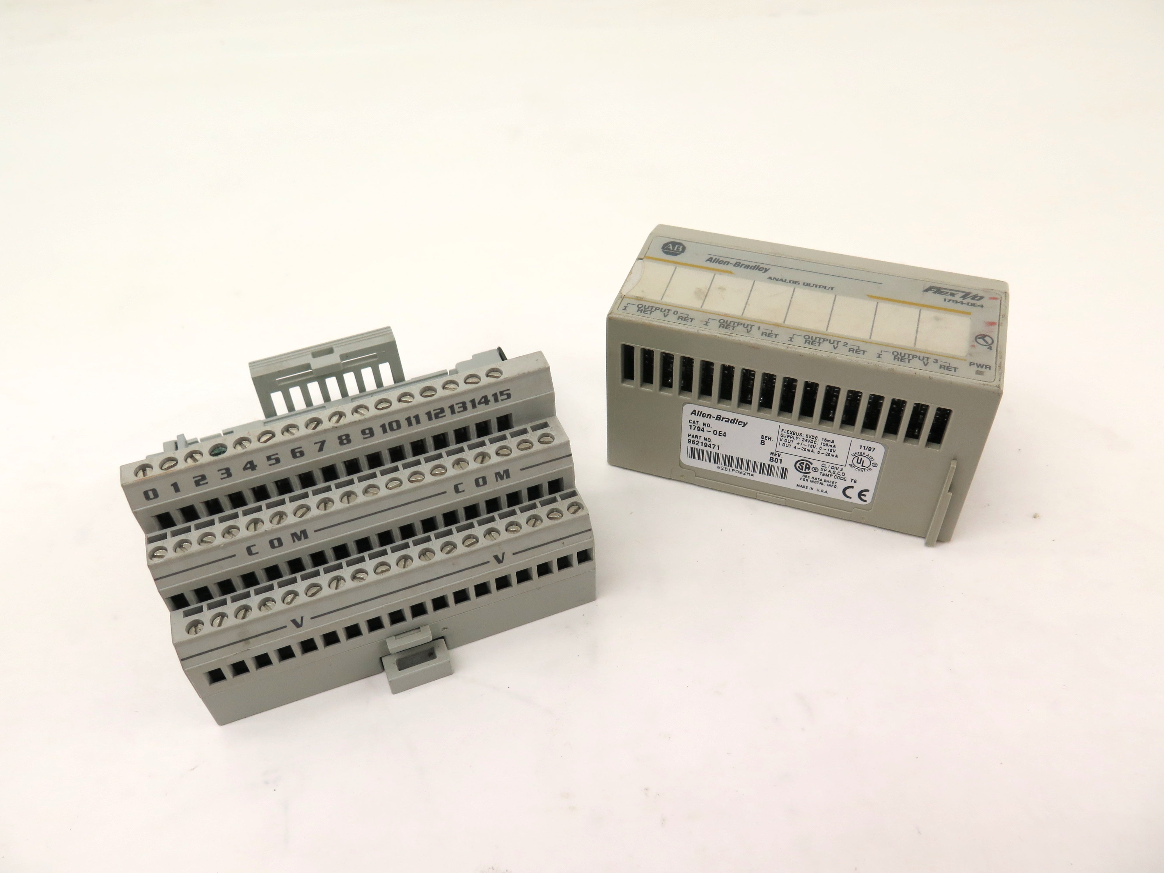 Allen-Bradley 1794-0E4 Ser.B Analog Output Module & Base 1794-TB3 - Advance Operations