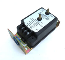 Load image into Gallery viewer, Setra Model 26412R5WD11A1D Differential Pressure Transmitter - Advance Operations
