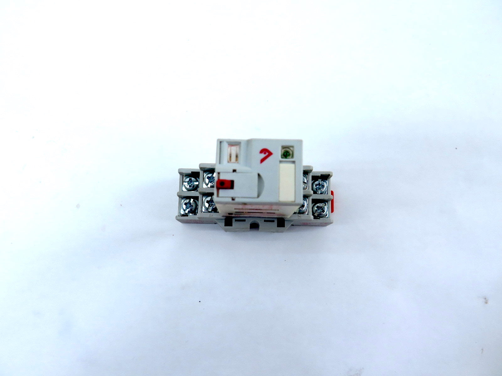 Veris Relay VMD2B-F24A 24 VAC Includes Base LOT OF 2 - Advance Operations