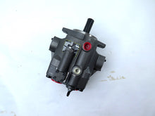 Load image into Gallery viewer, Parker PVP3330R220 Piston Pump 3000PSI Max
