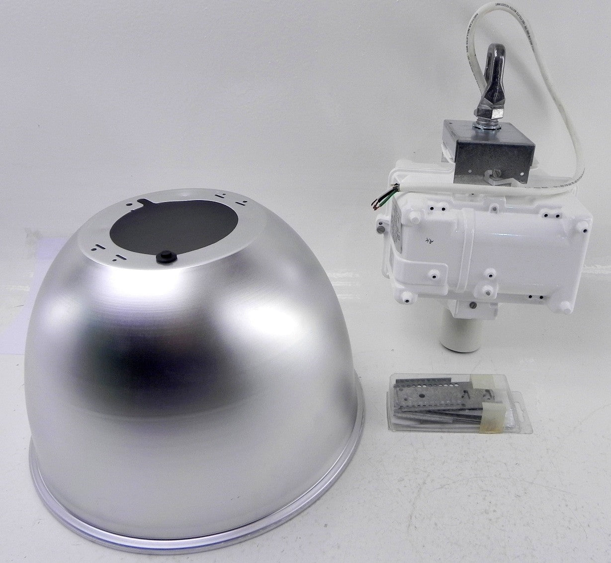 Hubbell Superbay Light Fixture BLA-400H6-C2HL-WH - Advance Operations