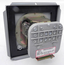 Load image into Gallery viewer, Dwyer Photohelic Pressure Switch  Series 3000 - Advance Operations
