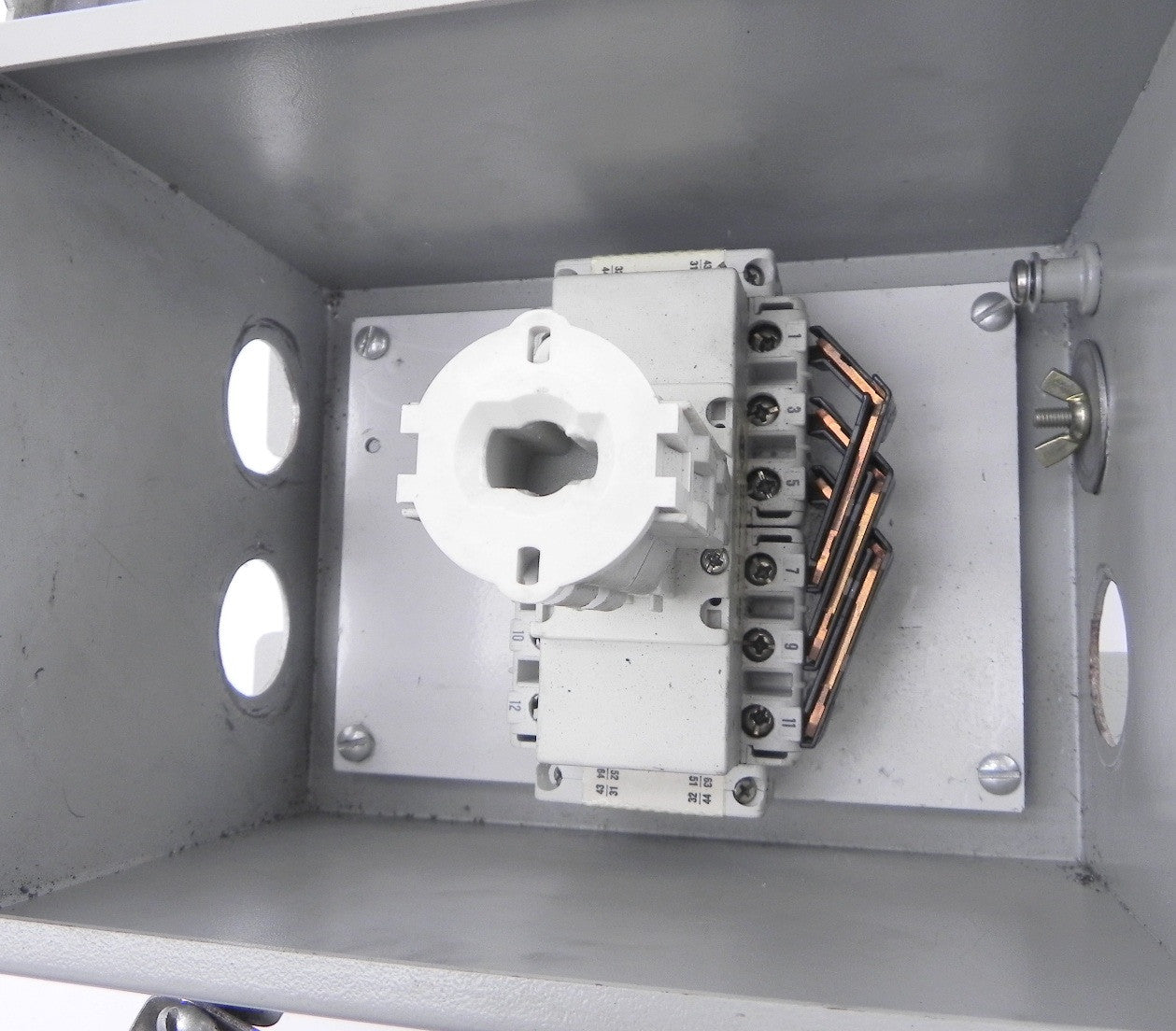 Hammond Enclosure + Load switch 1414PHG6 194E-A53-3753A - Advance Operations