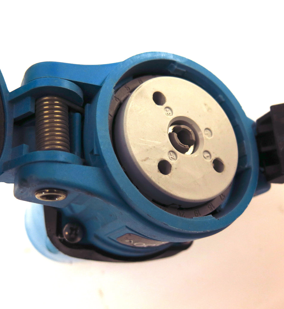 Meltric Plug DS20 Receptacle 33-14143-4X & Poly Handle 1PH34 3/4" NPT 20A 3ø600VAC - Advance Operations