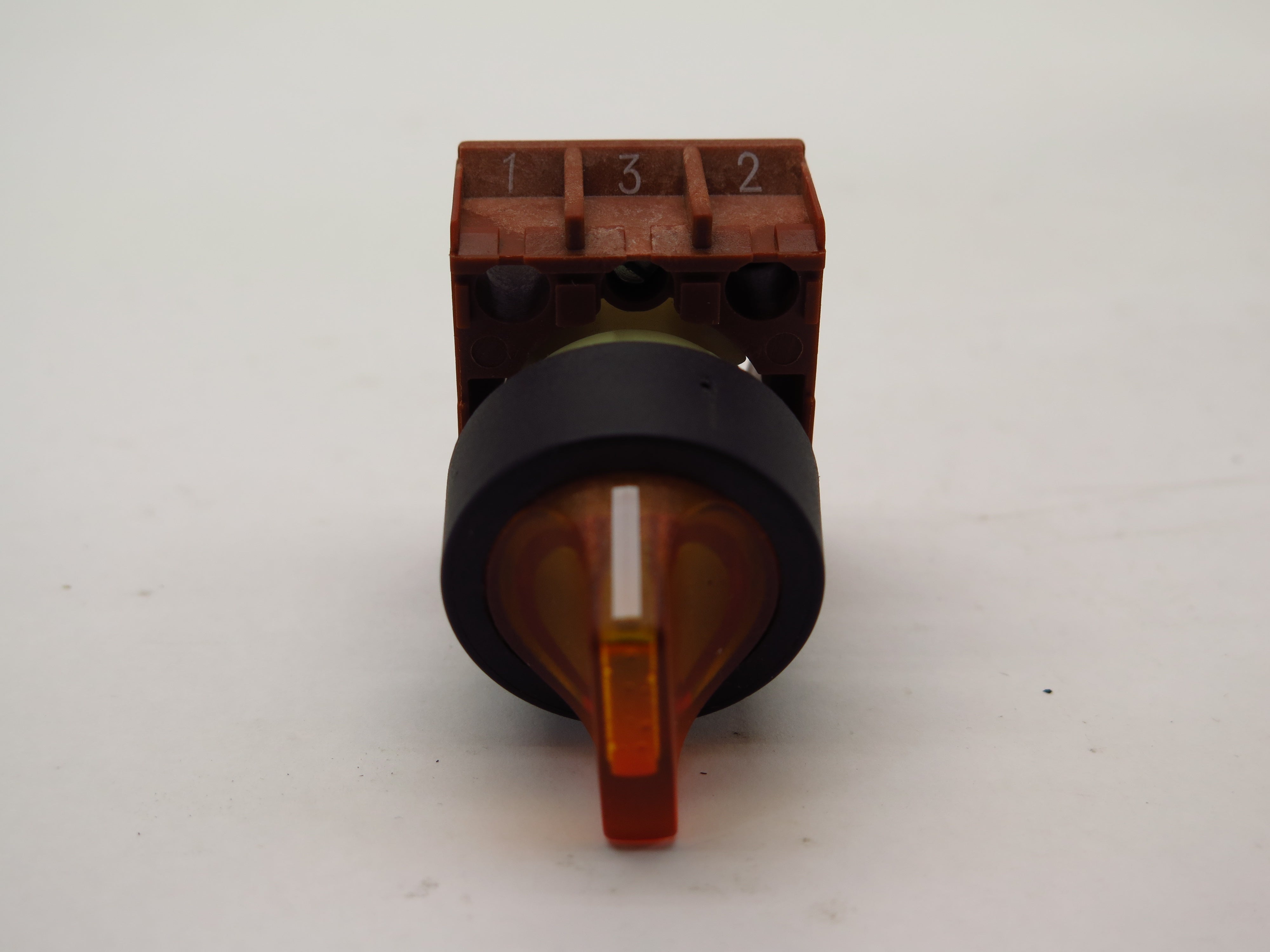 Siemens 3SB1218-2DD01 Illuminated Selector Switch Yellow - Advance Operations