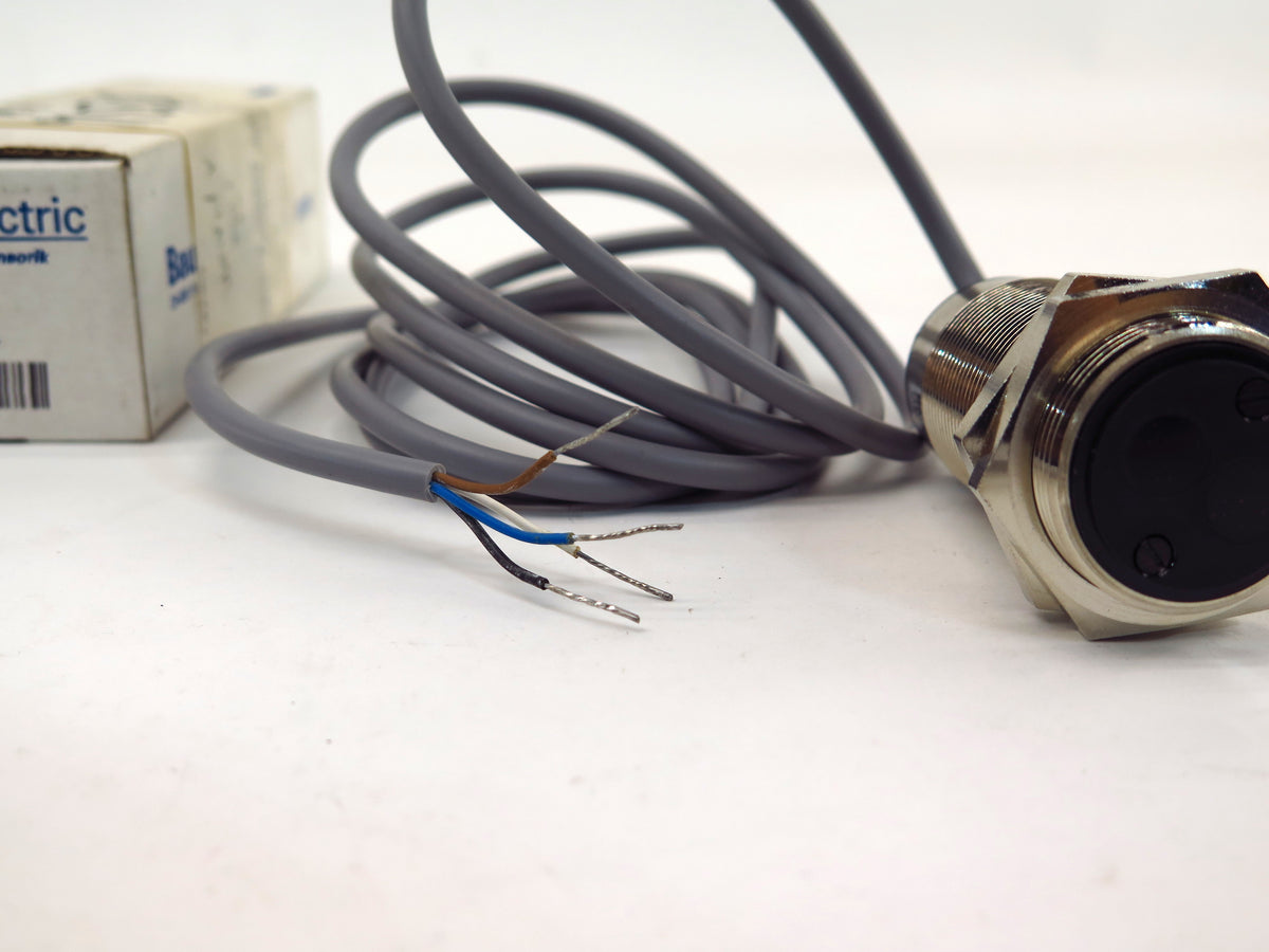 Baumer FZAM30P5004 Photoelectric Sensor - Advance Operations