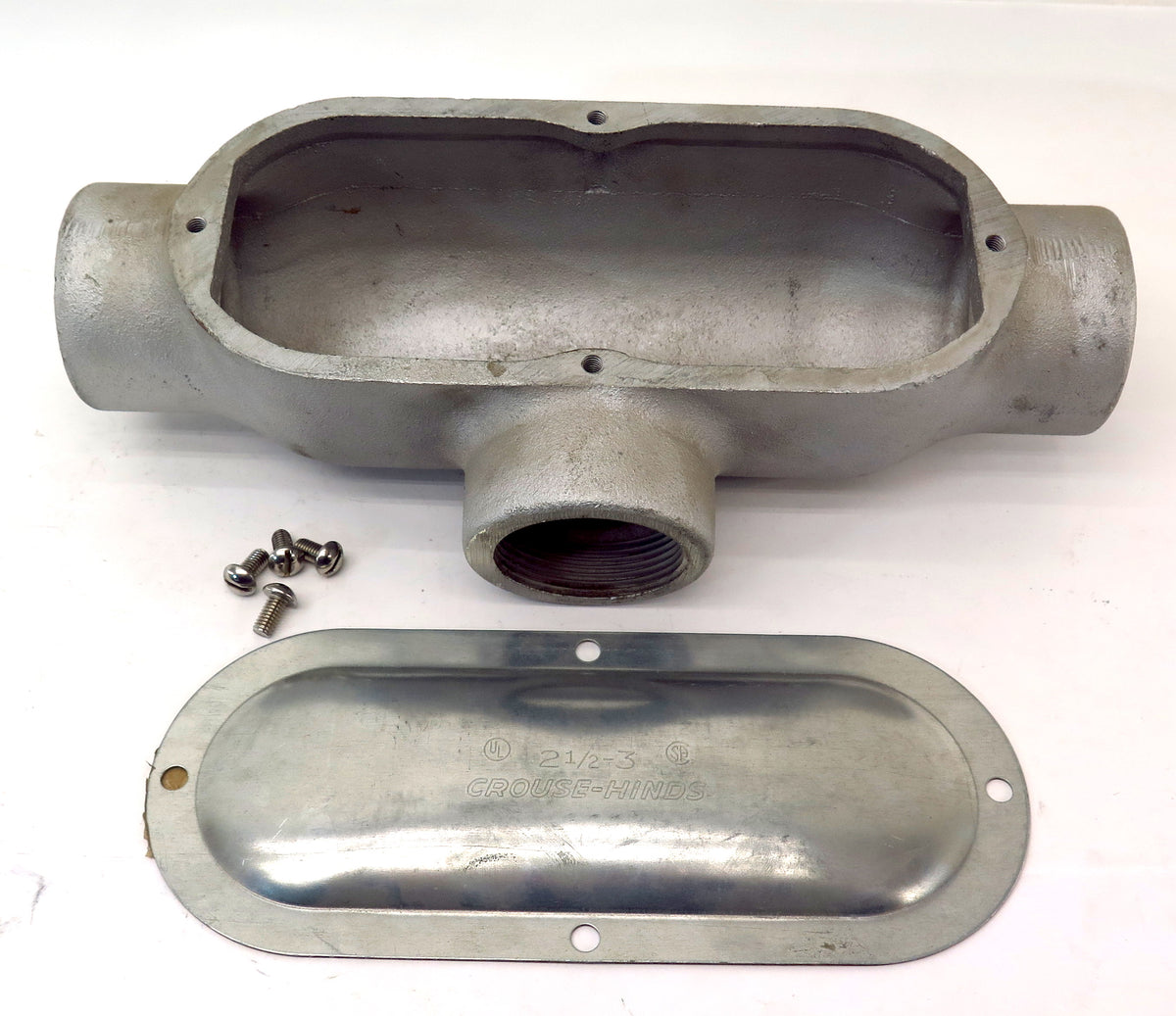 Crouse-Hinds T-789 Ductile Iron Condulet Conduit 2-1/2" With Steel Cover - Advance Operations