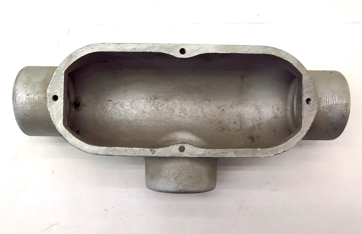 Crouse-Hinds T-789 Ductile Iron Condulet Conduit 2-1/2" With Steel Cover - Advance Operations