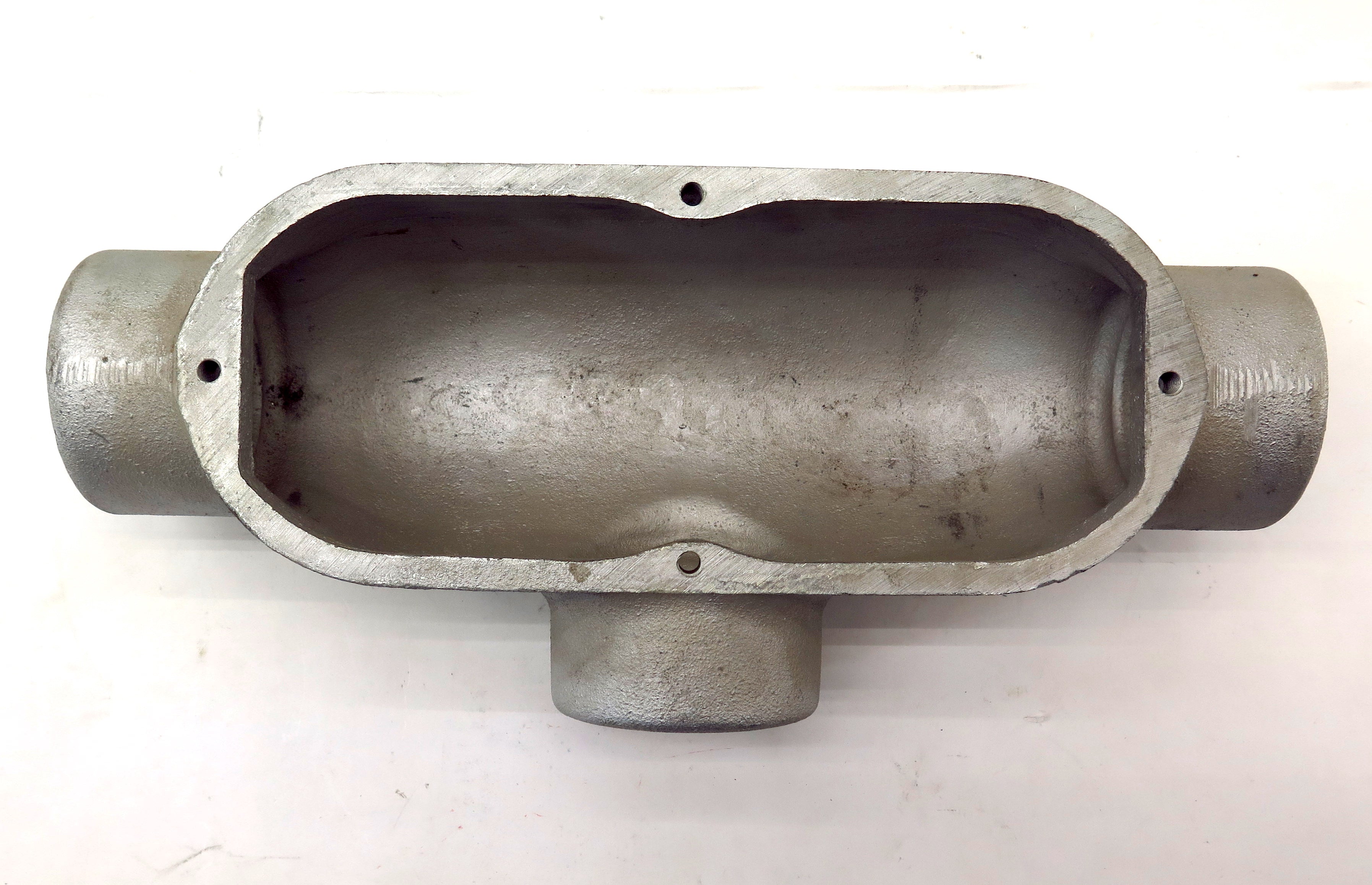 Crouse-Hinds T-789 Ductile Iron Condulet Conduit 2-1/2" With Steel Cover - Advance Operations