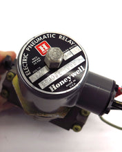 Load image into Gallery viewer, Honeywell Electric Pneumatic Relay RP403E 1055 2 20PSI 120V - Advance Operations
