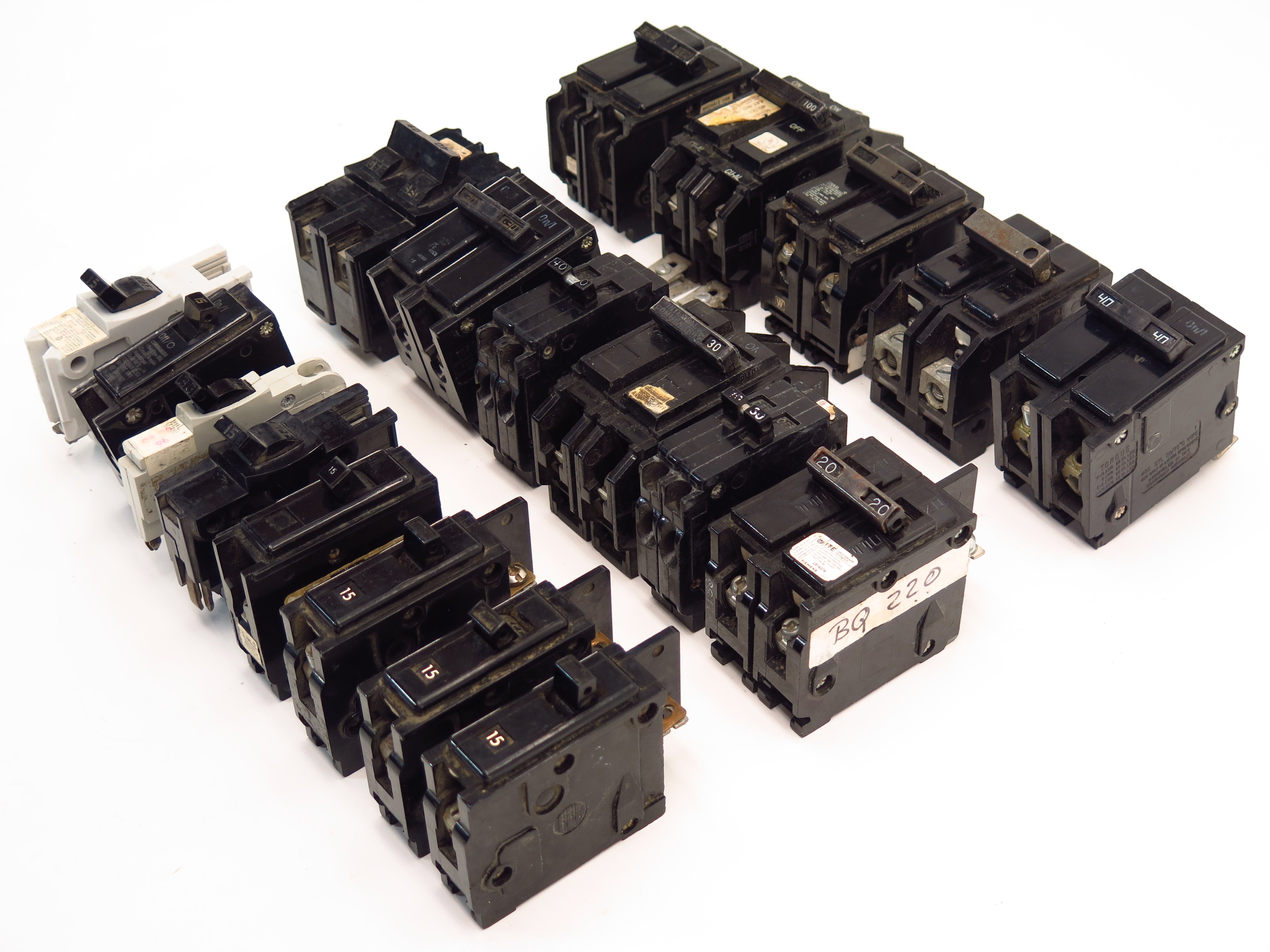 Siemens ITE FEderal Pioneer GE Circuit Breaker 15A to 145A Lot of 14 Breakers See Details - Advance Operations