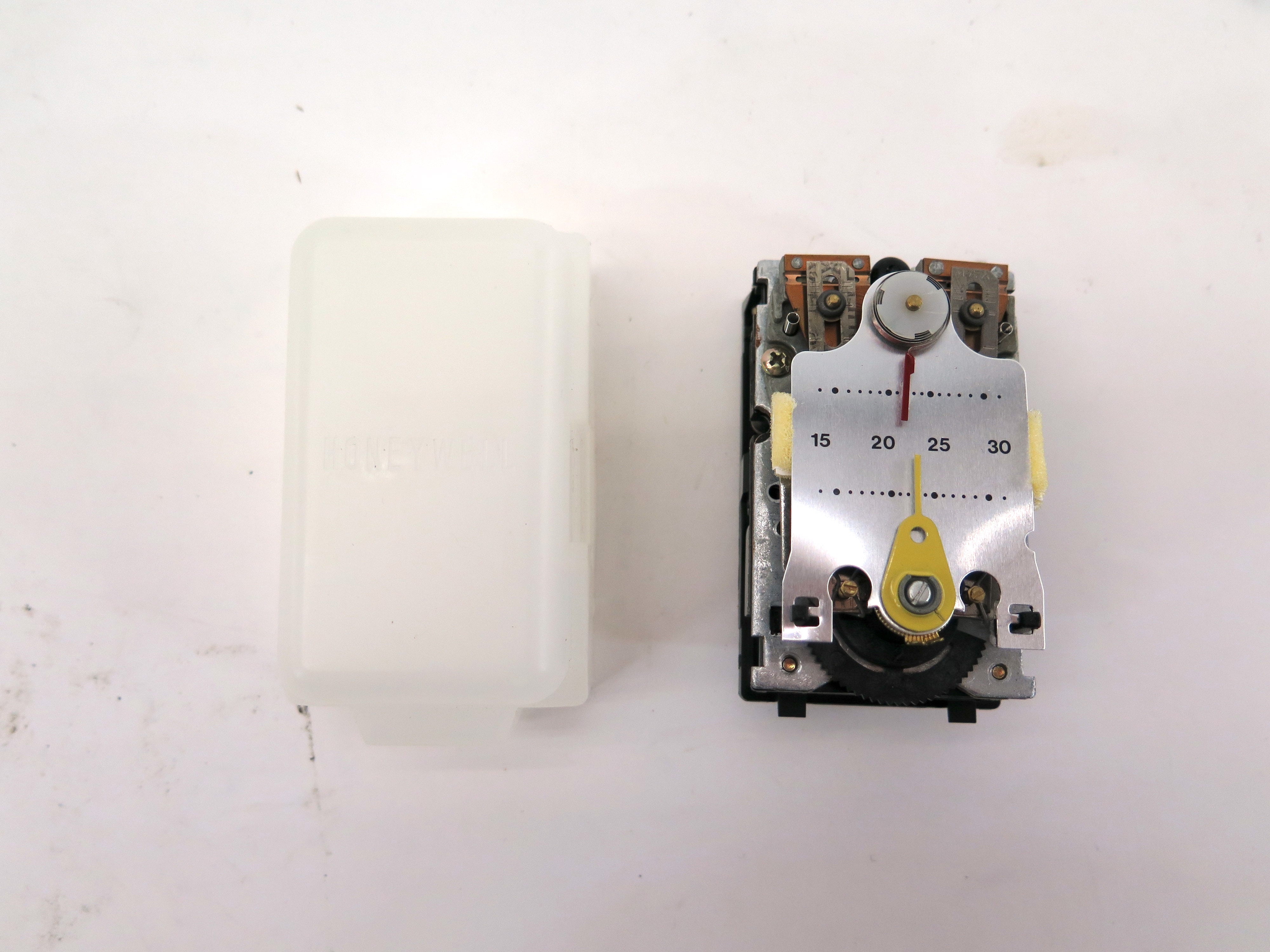 Honeywell TP972A1010 Pneumatic Thermostat Reverse Acting Range 15-30C - Advance Operations