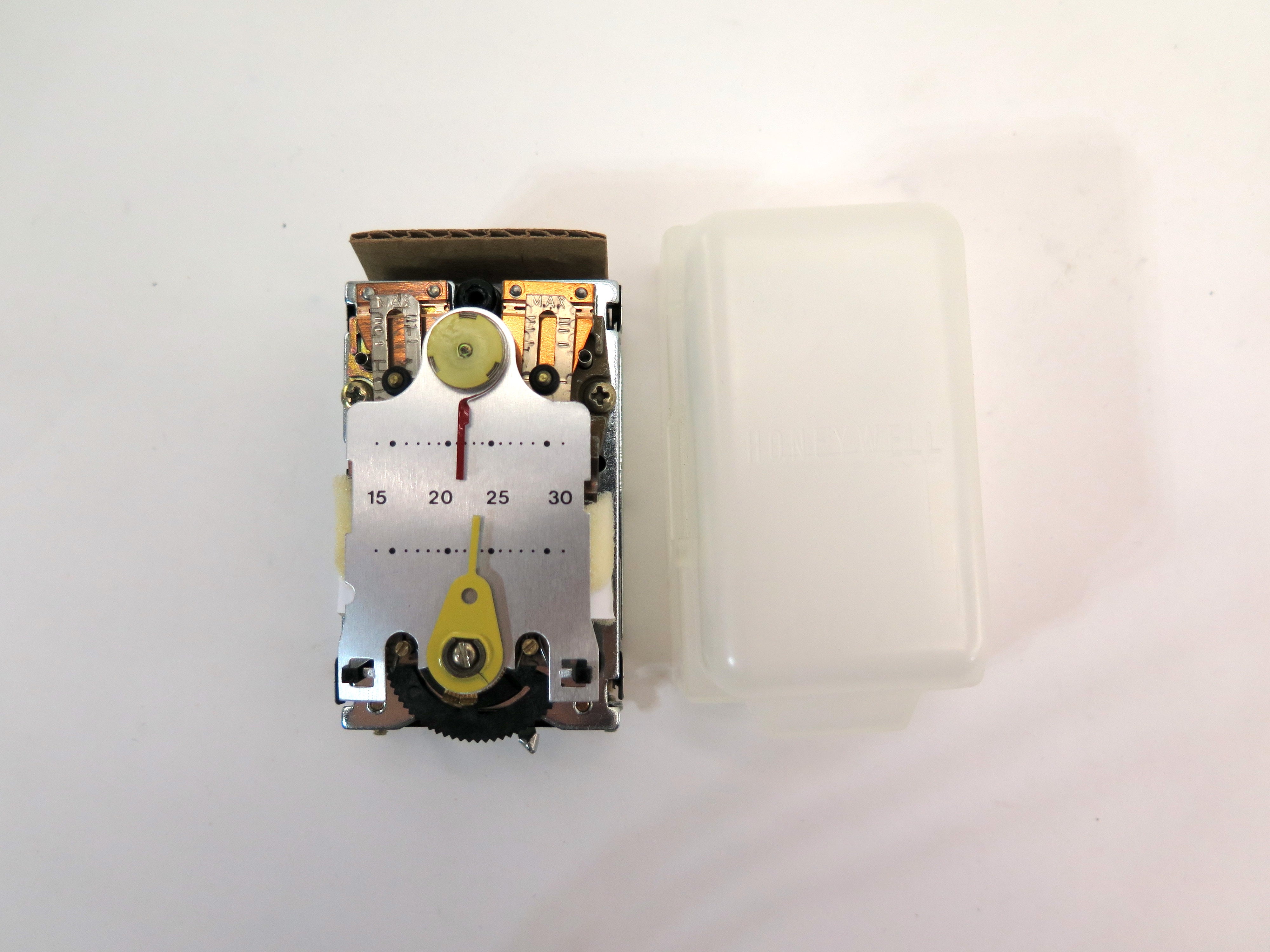 Honeywell TP971A1052 Pneumatic Thermostat Reverse Acting Range 15-30C - Advance Operations