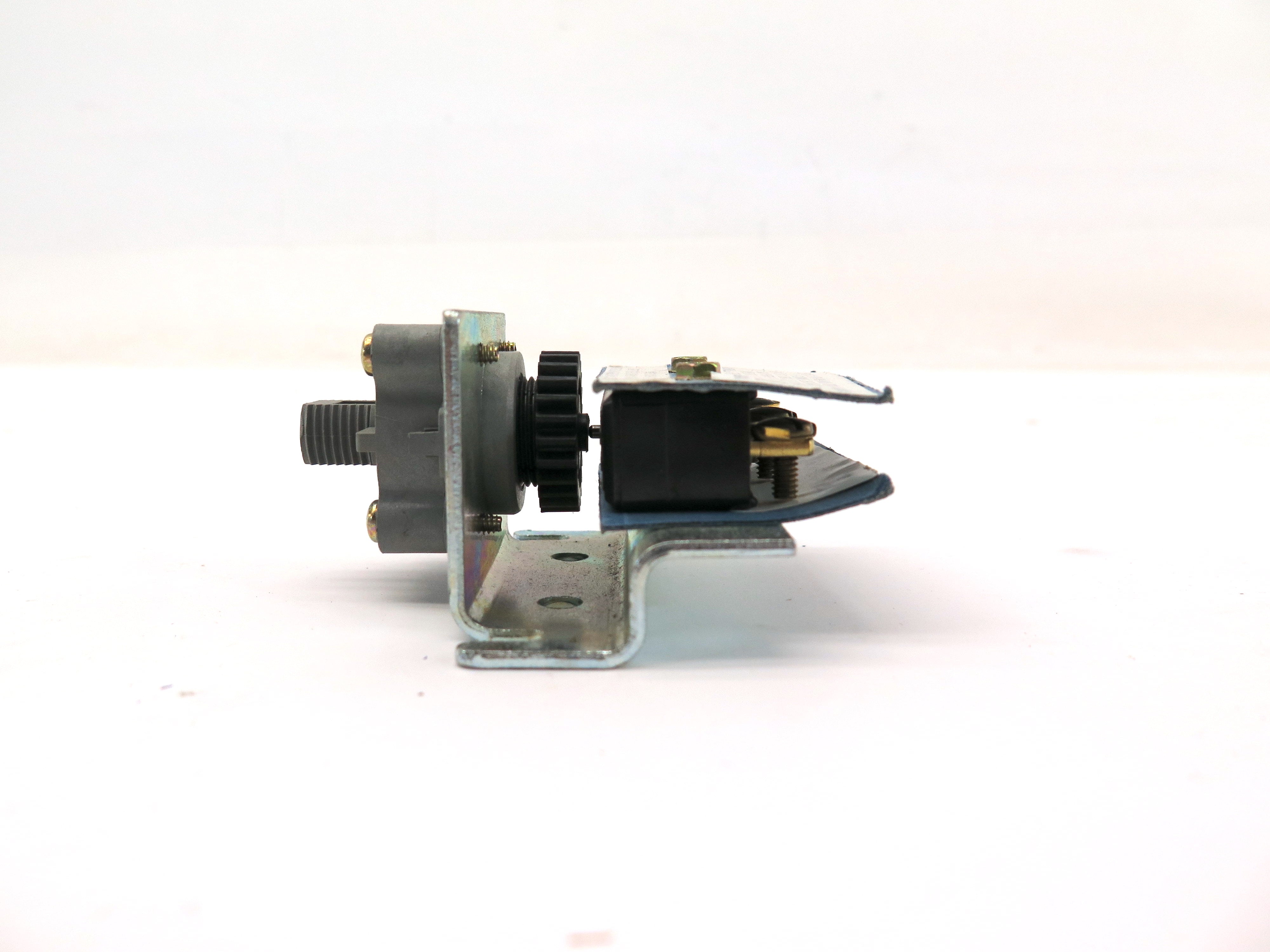 Honeywell P658B1012-1 Electric/Pneumatic Switch 69 KPA Set Point 10Psi - Advance Operations