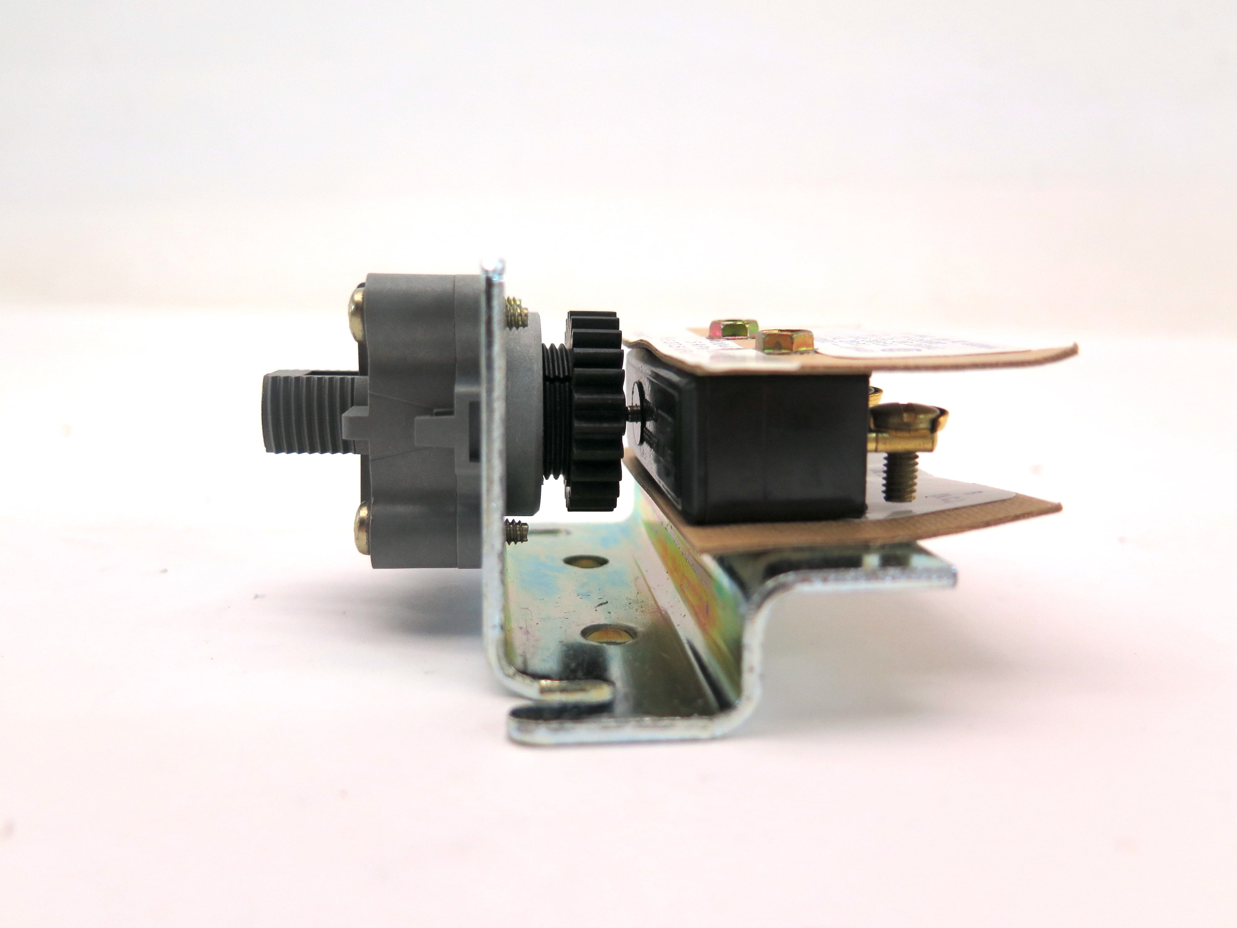 Honeywell P658B1004-1 Electric/Pneumatic Switch 27.5 KPA Set Point 4Psi SER BN - Advance Operations