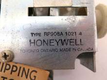 Load image into Gallery viewer, Honeywell RP908A 1021 4 Pneumatic Controller - Advance Operations
