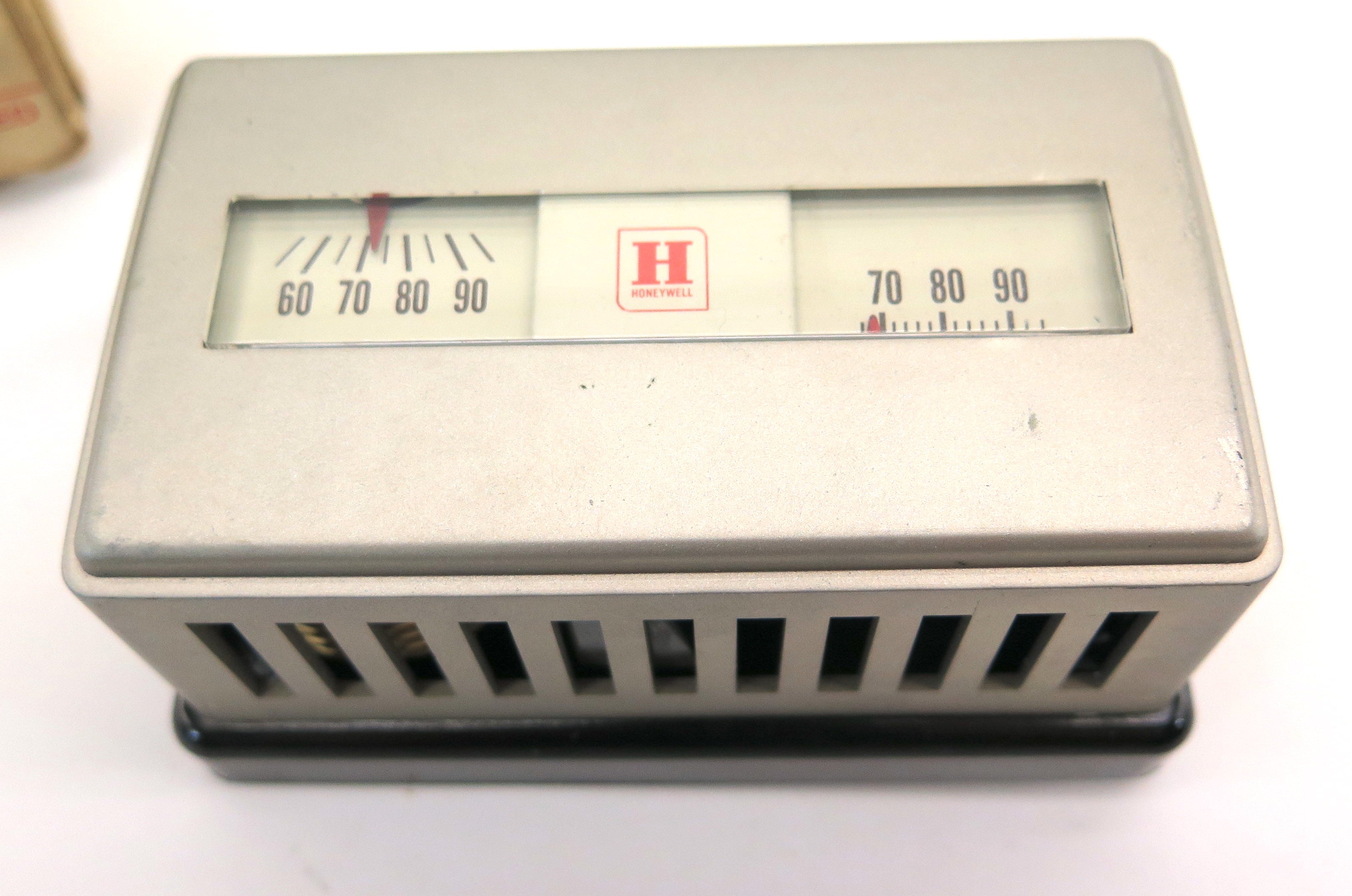 Honeywell T473B1002 Thermostat - Advance Operations