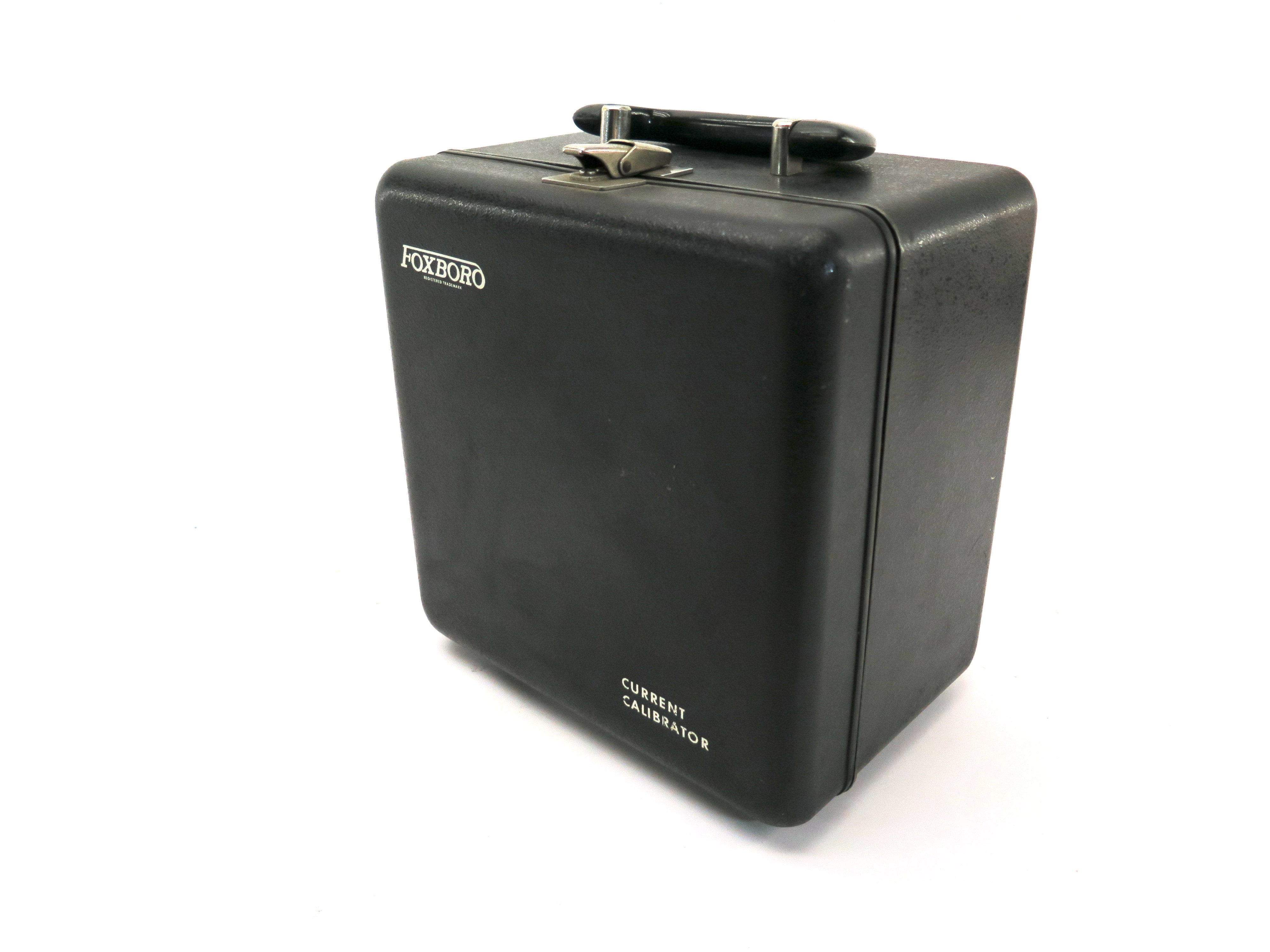 Foxboro Model 8121 Electronic Consotrol Calibrator 120 Vac - Advance Operations