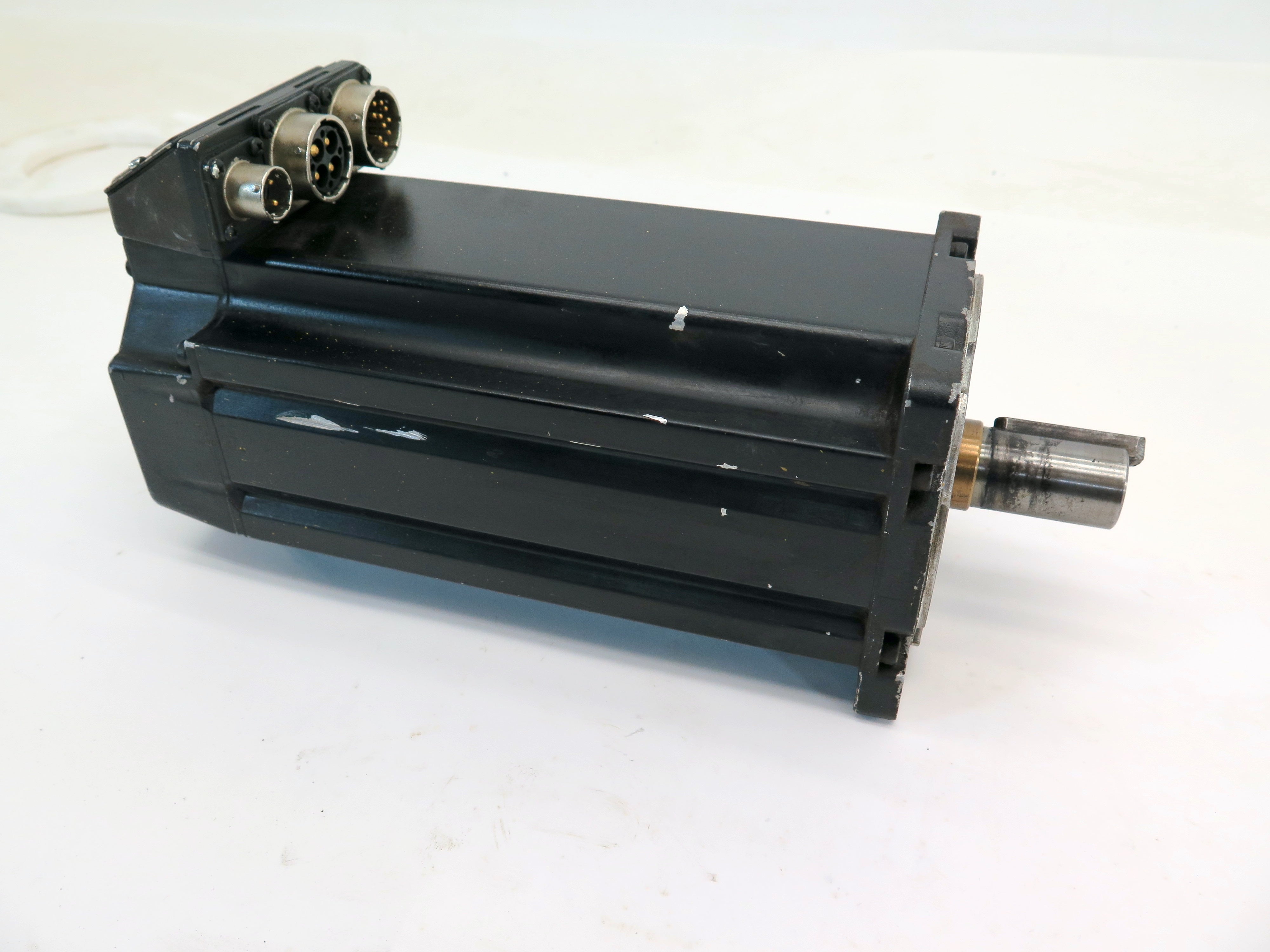 Allen-Bradley AC Servo Motor MPL-B4540F-MJ24AA Series A 7054-05-4204 - Advance Operations