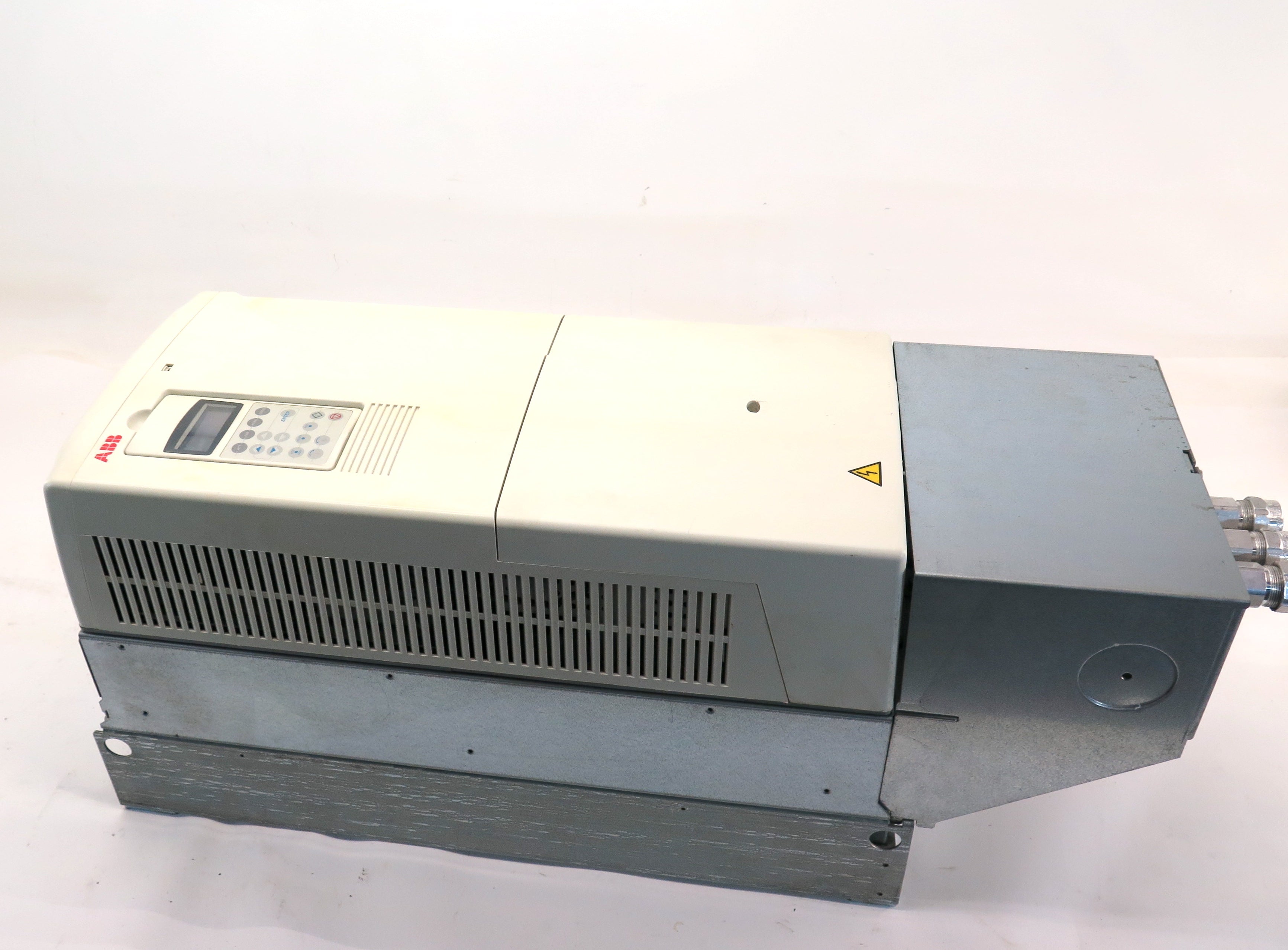ABB ACS800-U1-0205-7 VFD Motor AC Drive 200 HP 3Ph 525-690V 188A - Advance Operations