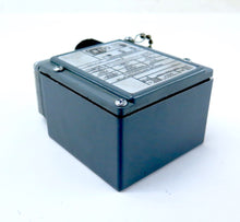 Load image into Gallery viewer, Square D / Telemecanique GKW-6 Pressure Switch / Interruptor De Presion - Advance Operations
