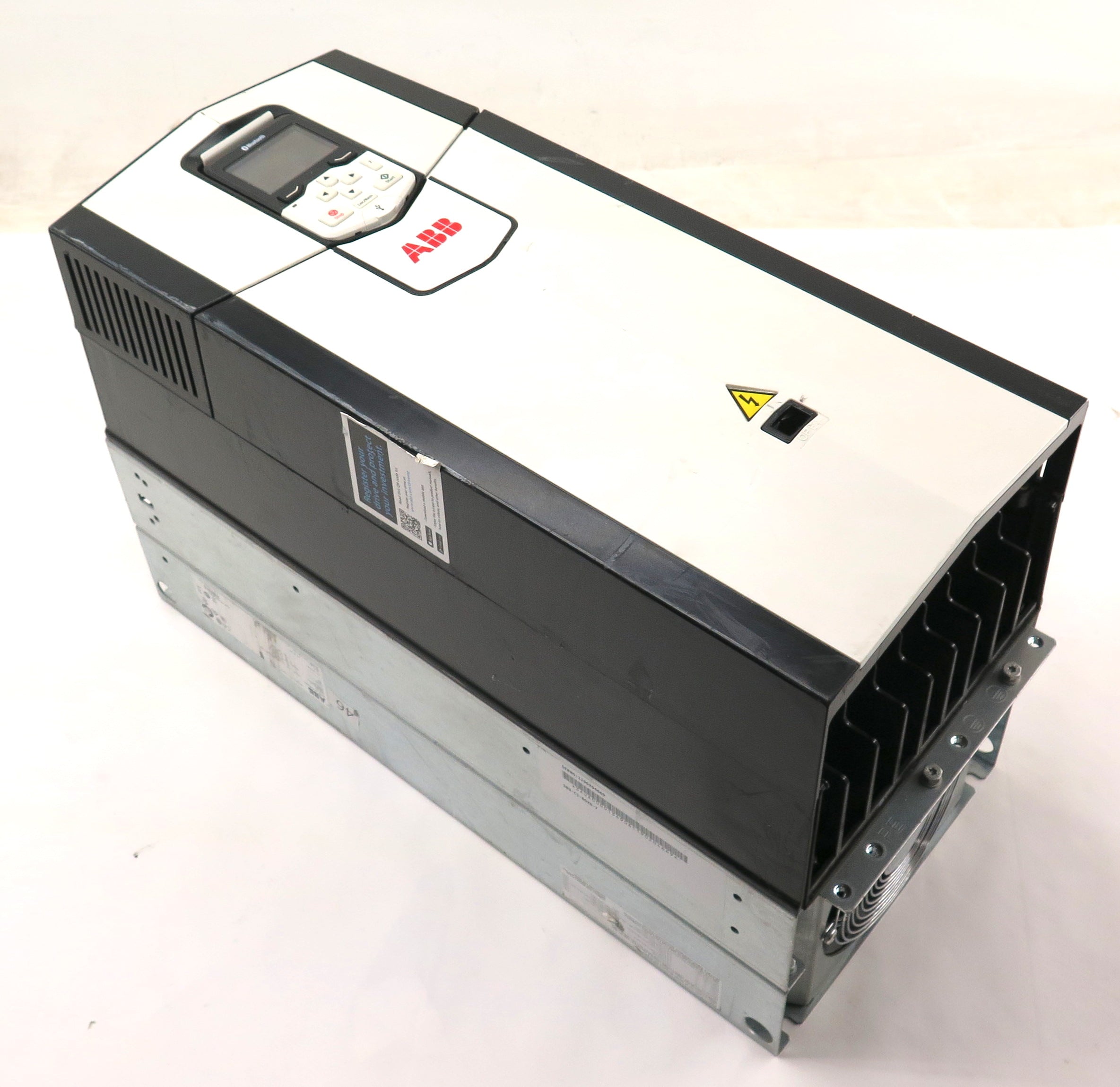 ABB ACS880-01-084A-7 AC Drive 100 kVA 525-690Vac 77-84A HVAC Bluetooth Control - Advance Operations