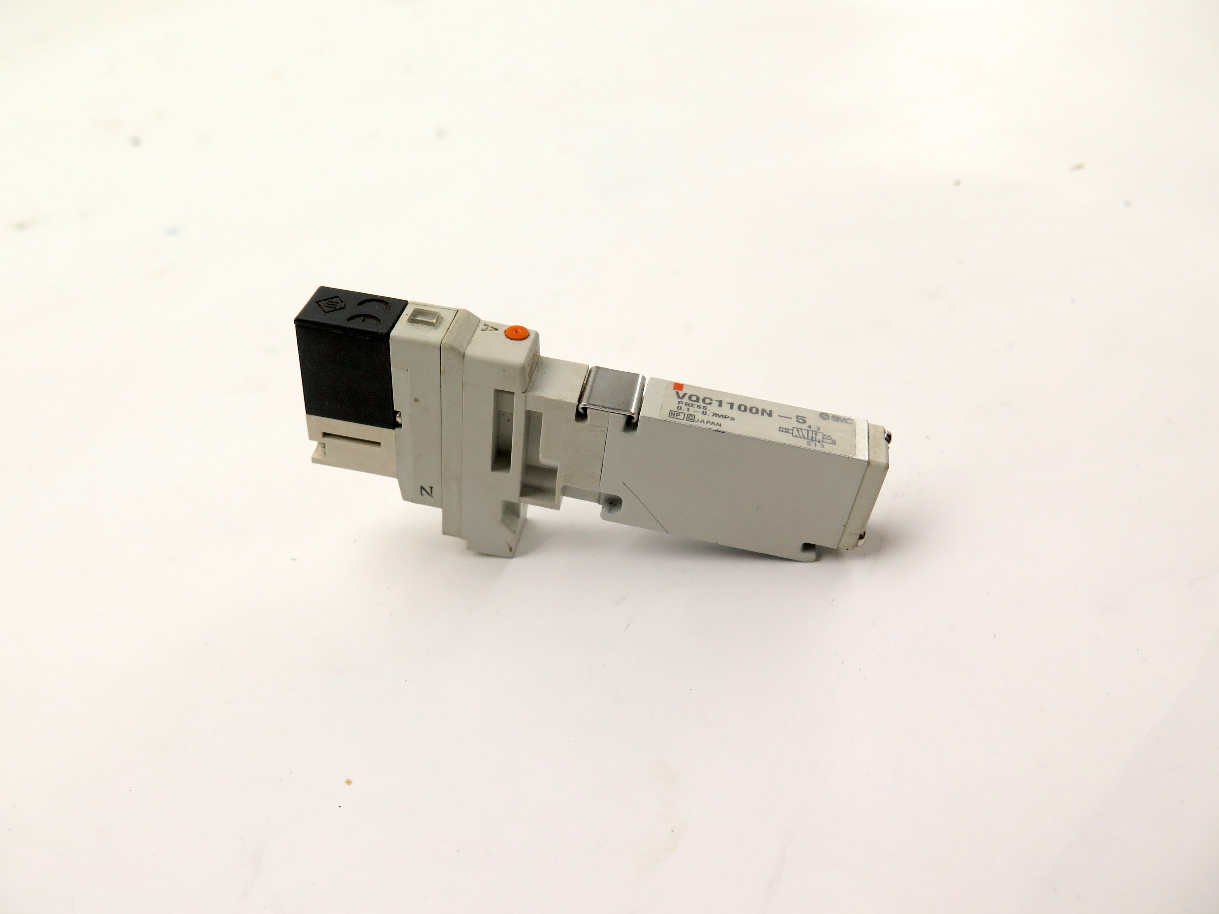 SMC VQC1100N-5 Solenoid Valve - Advance Operations